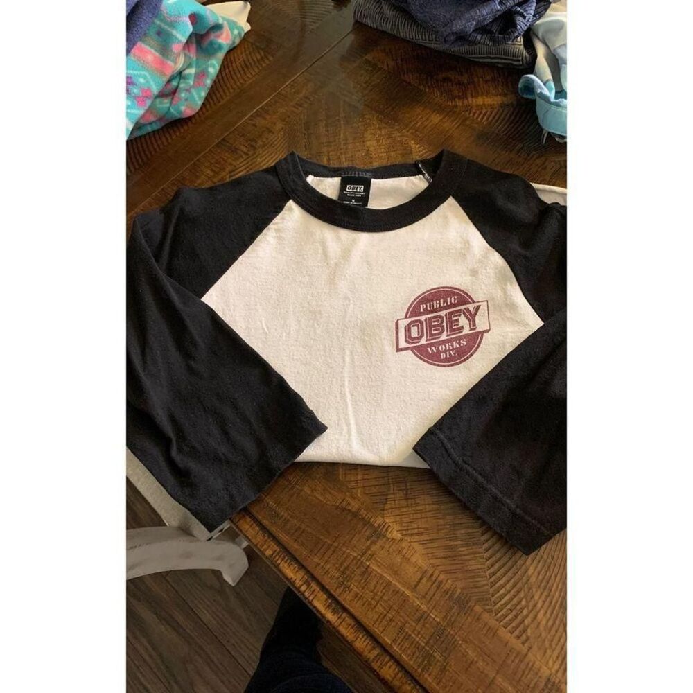 Obey shirt‎ size small